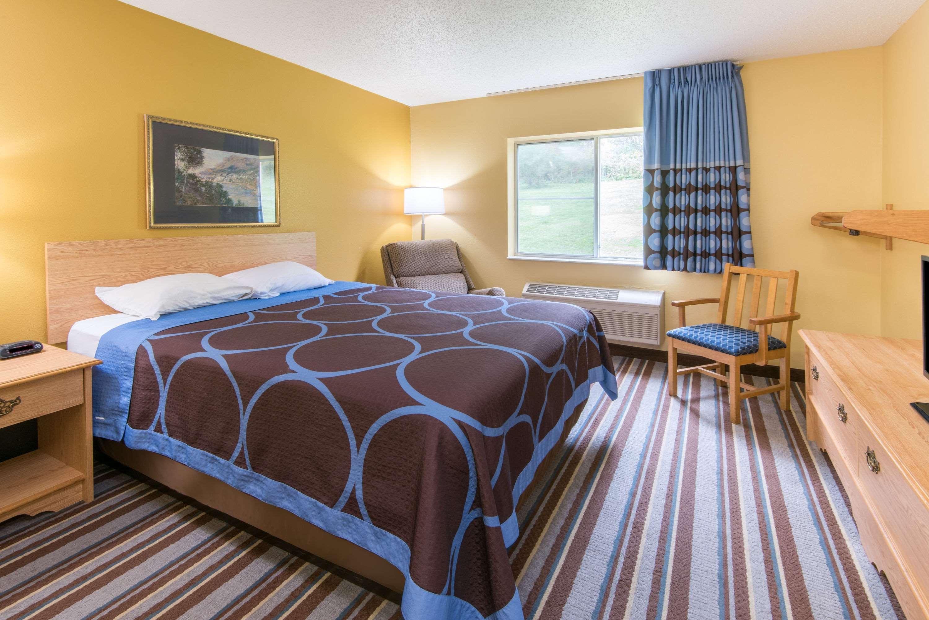 Super 8 by Wyndham Medina Hotel Bagian luar foto