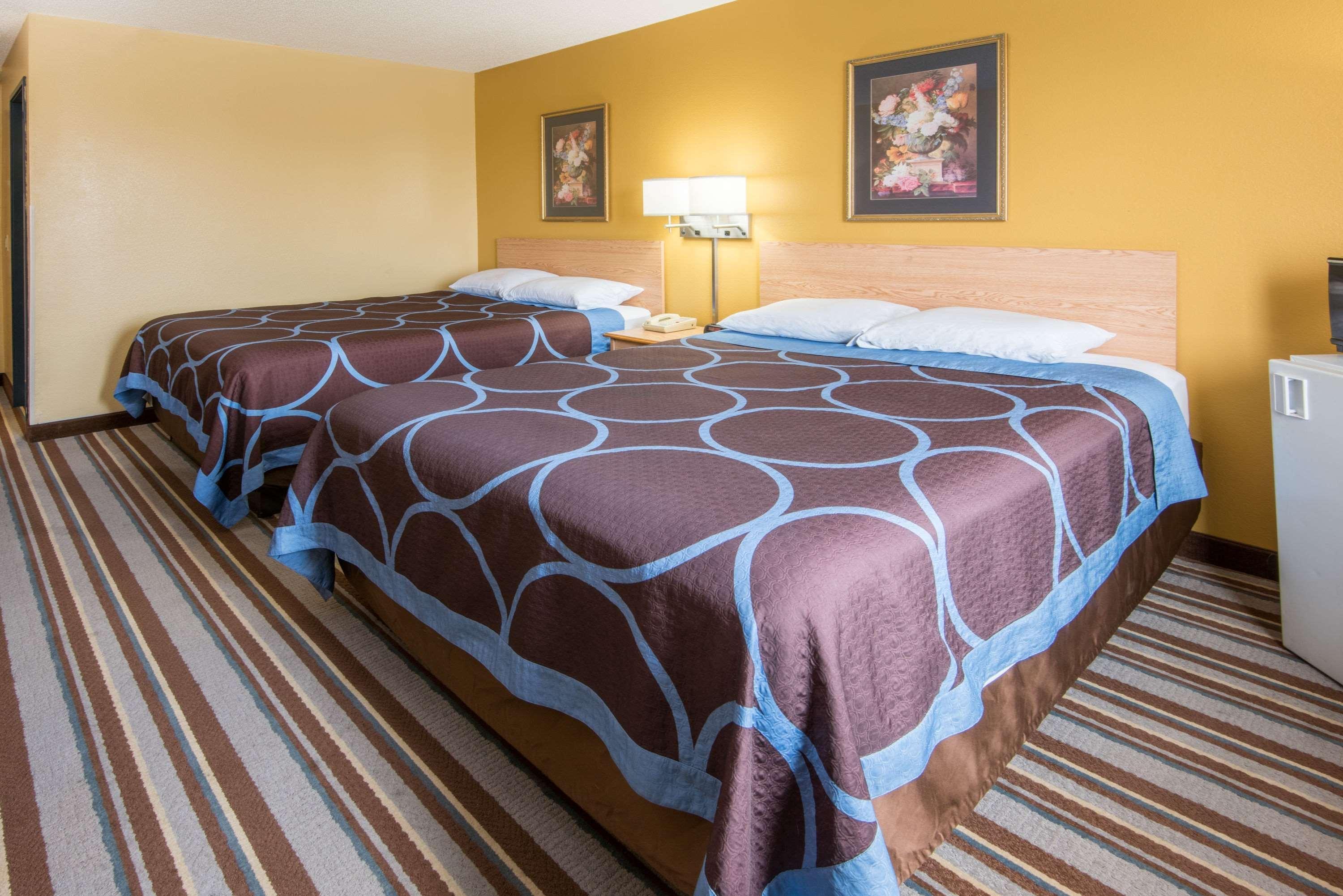 Super 8 by Wyndham Medina Hotel Bagian luar foto