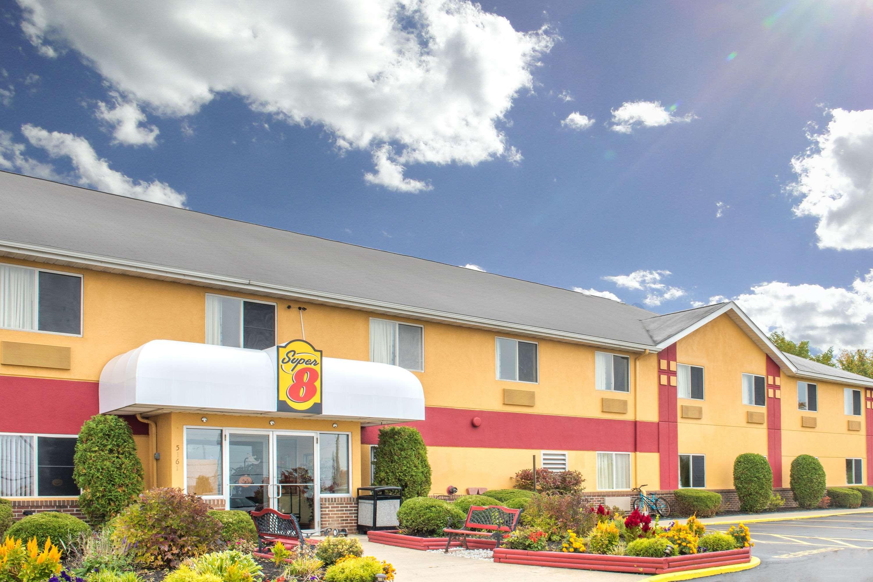 Super 8 by Wyndham Medina Hotel Bagian luar foto