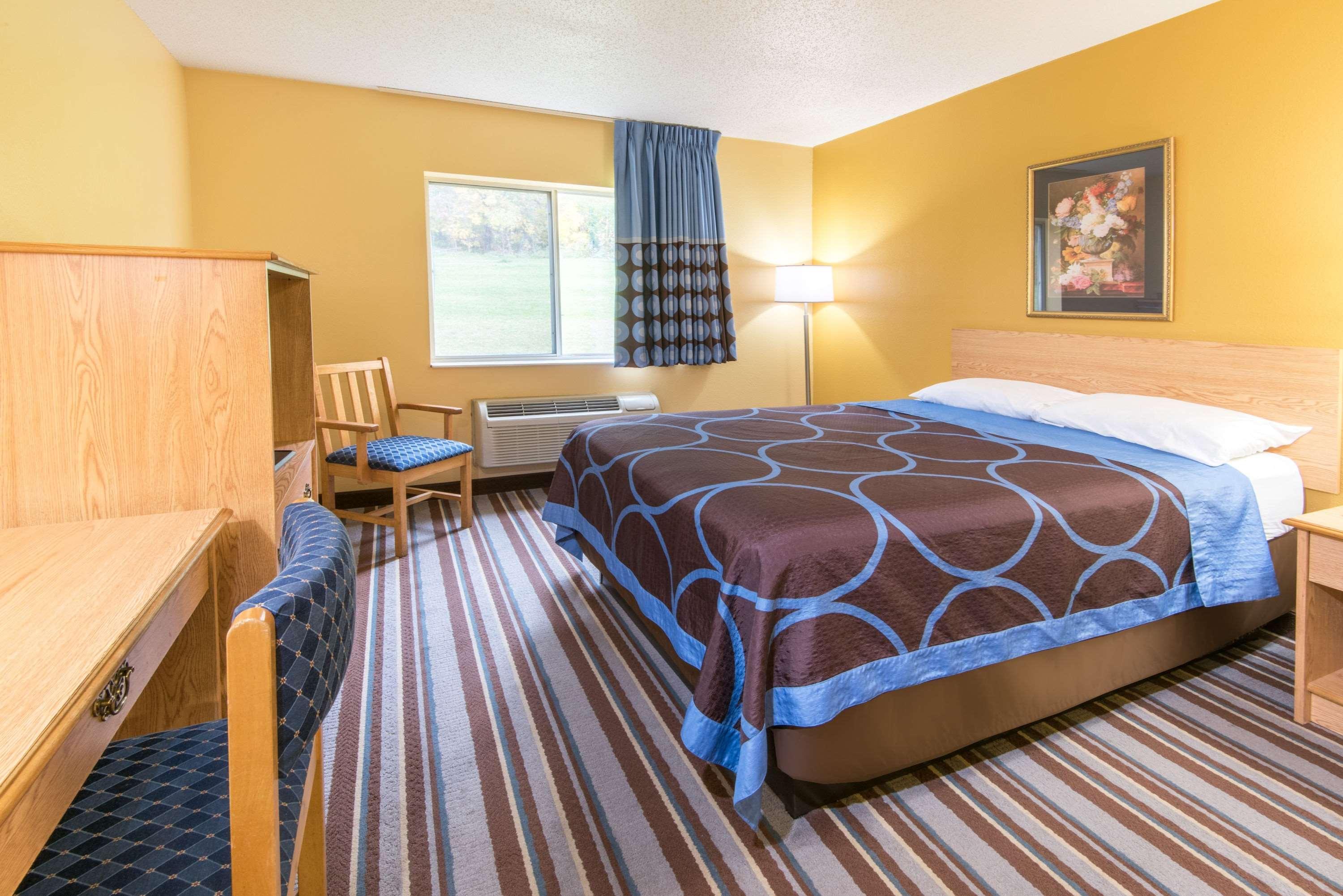 Super 8 by Wyndham Medina Hotel Bagian luar foto
