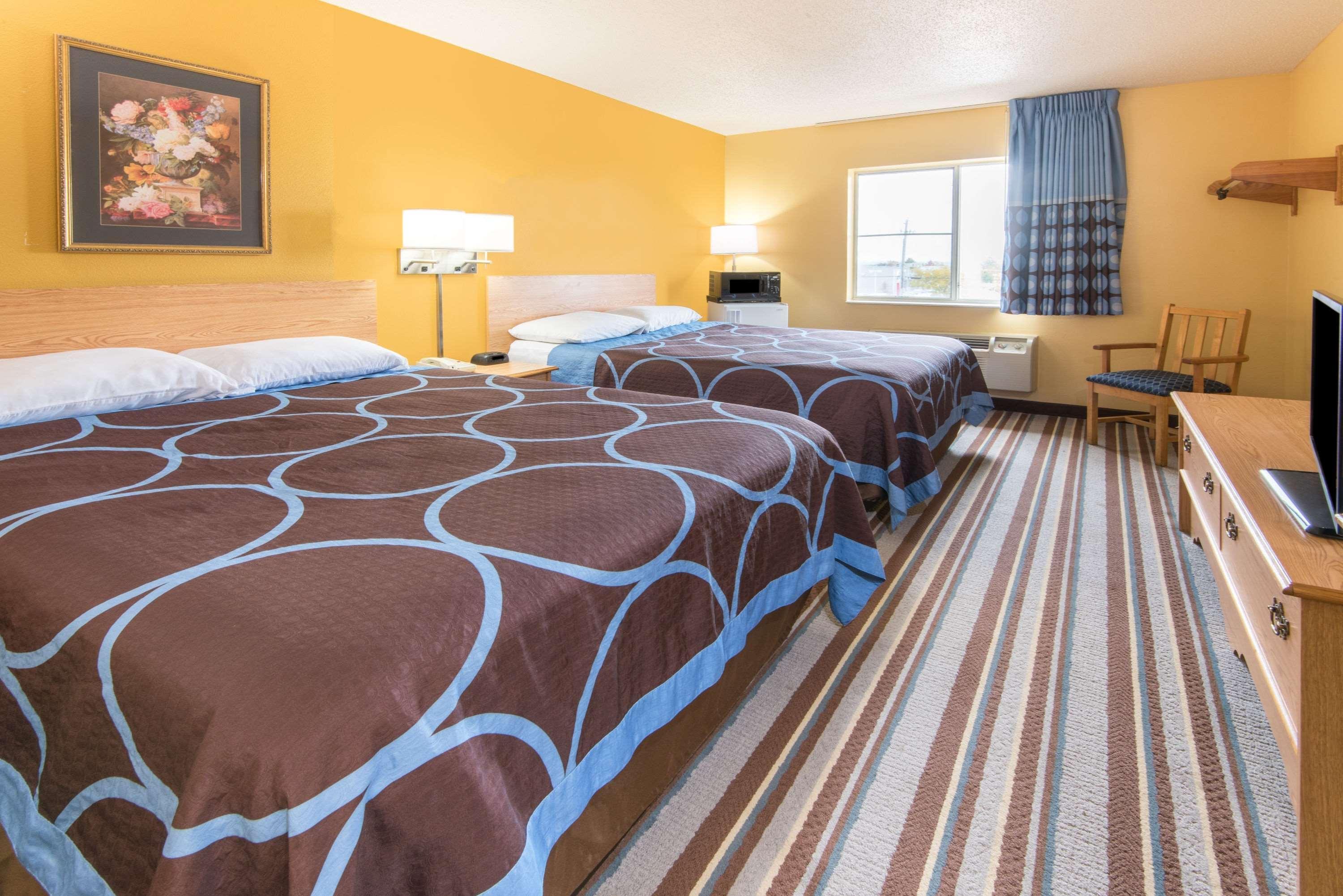 Super 8 by Wyndham Medina Hotel Bagian luar foto