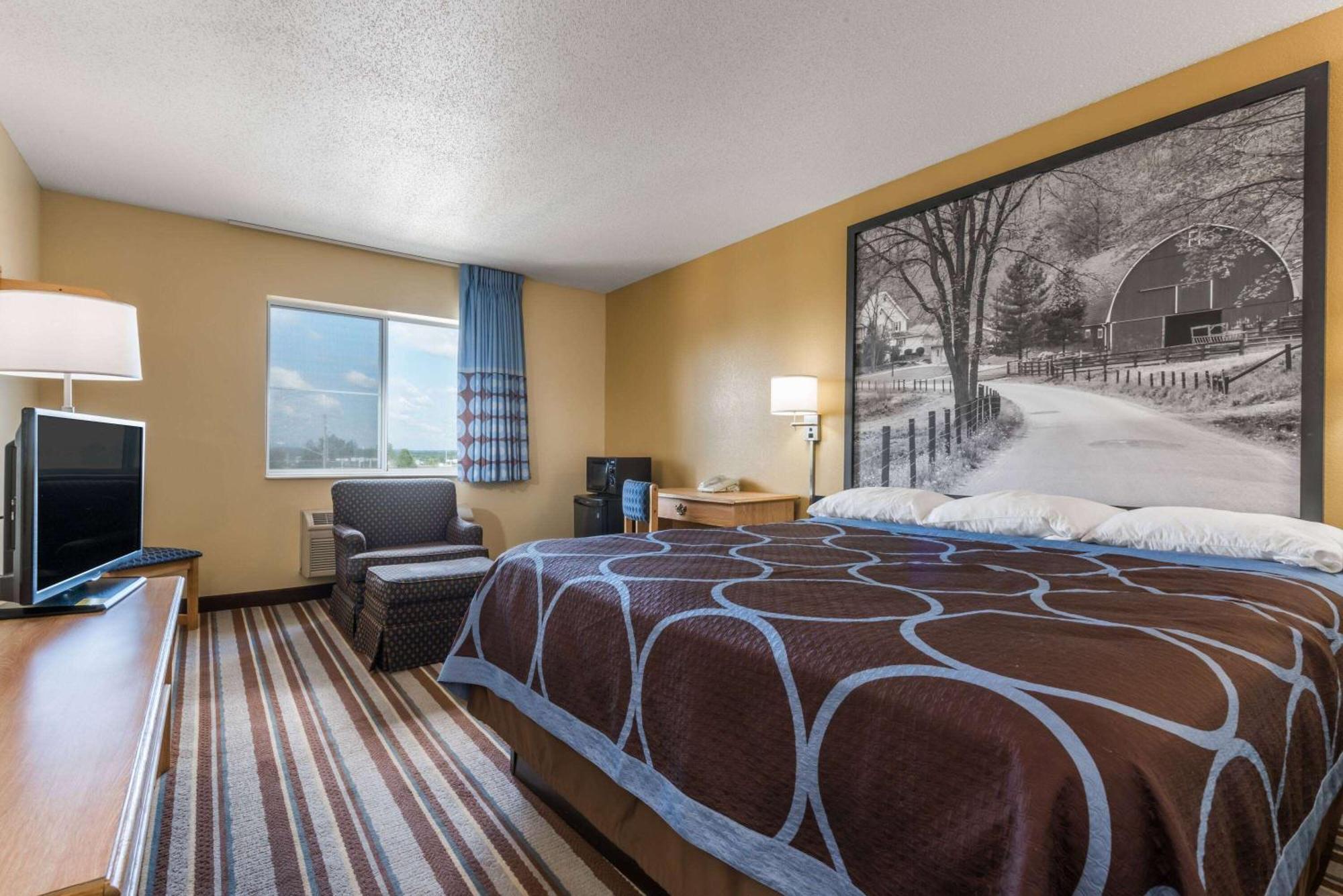 Super 8 by Wyndham Medina Hotel Bagian luar foto