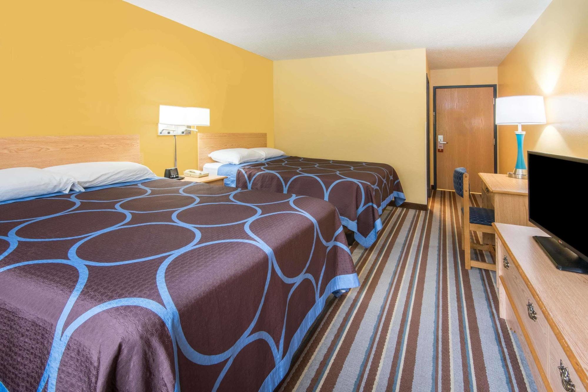 Super 8 by Wyndham Medina Hotel Bagian luar foto